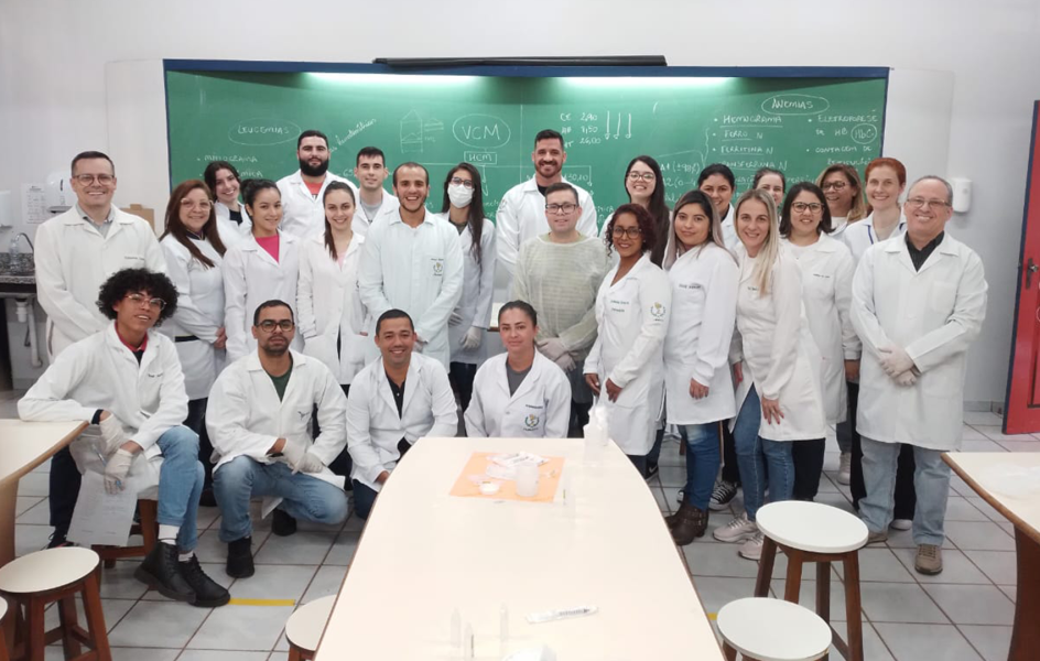 academicos-da-cesufoz-recebem-curso-de-injetaveis