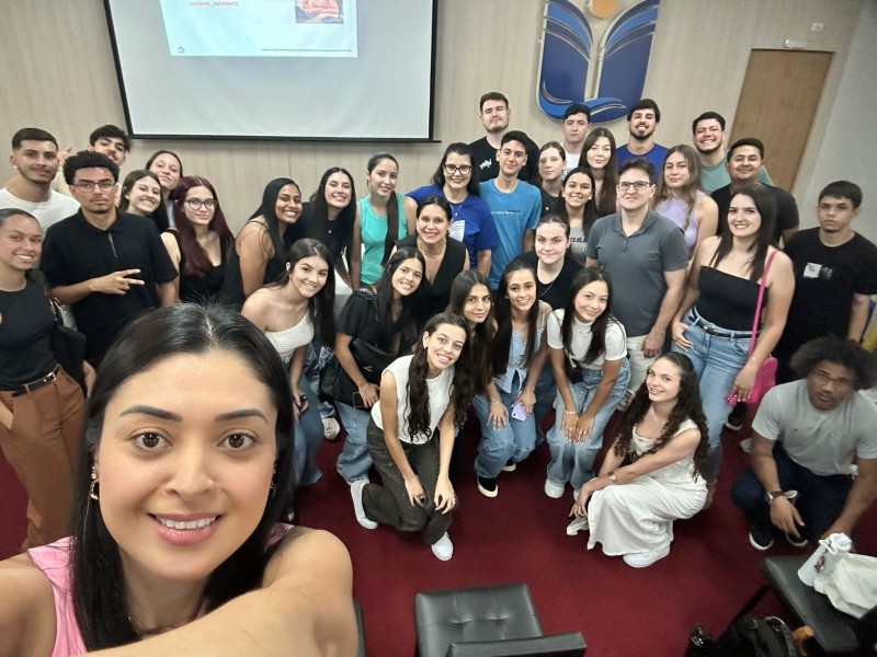 diretora-do-crf-pr-ministra-palestra-a-academicos-da-univale-ivaipora-sobre-areas-de-atuacao-e-futuro-da-farmacia